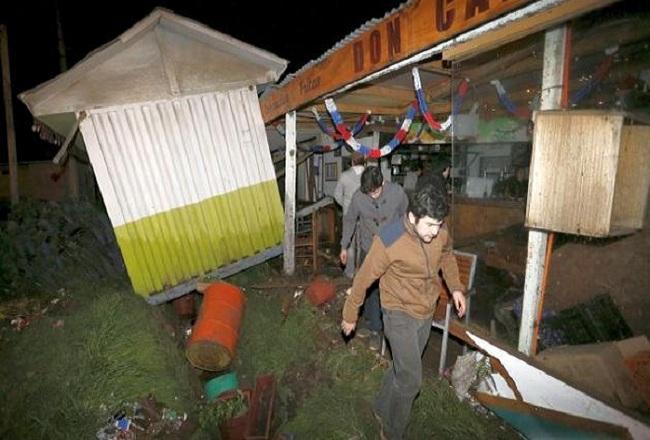 8.3-magnitude quake strikes off Chile