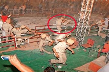 जंग का मैदान बना कोटा का दशहरा: पुलिस ने ताबड़तोड़ बरसाईं लाठियां