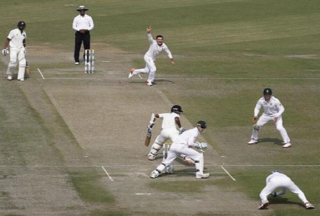 Elgar has the Indian batsmen in a bind