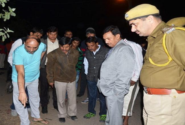 हवा में तीन फायर कर फर्नीचर व्यापारी से लूट ले गए 1.5 लाख रुपए