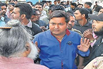 एमबीएस अस्पताल के सामने से हटाए गए अतिक्रमण, कार्रवाई का हुअा विरोध