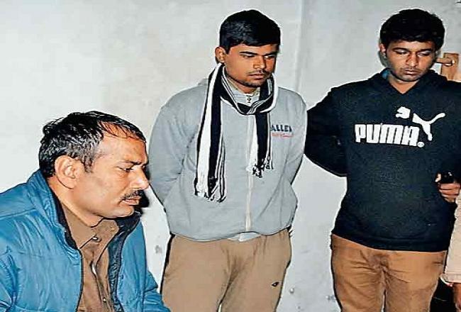 कोचिंग छात्र ने दी जान, दरवाजे के नीचे से सरका गया सुसाइड नोट