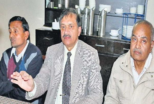 एमबीएस अस्पताल की जमीन से नजर हटा ले प्रशासन, 1 इंच जमीन नहीं लेने देंगे