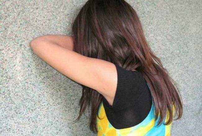 छात्रा से ज्यादती, अन्य स्कूल में भी प्रिंसिपल है आरोपी