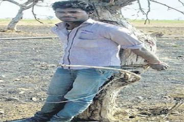 छह साल की बच्ची से ज्यादती, ग्रामीणों ने आरोपी को पेड़ से बांधकर पीटा