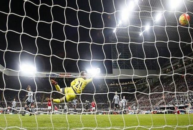 Newcastle checks Manchester United