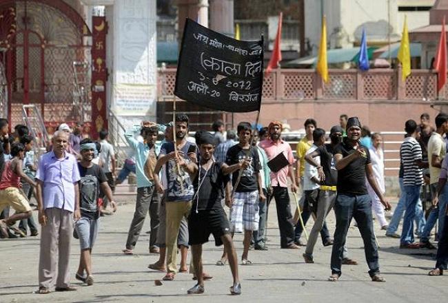 India courts radical Madhesis from Nepal