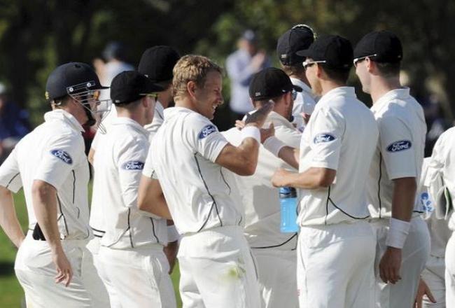 NZ leads Australia by 176 runs at tea on day 4