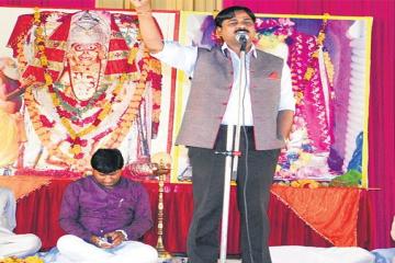 कवि सम्मेलन में युवाओं की बड़ी संख्या, देशप्रेम की कविताओं ने जीता दिल