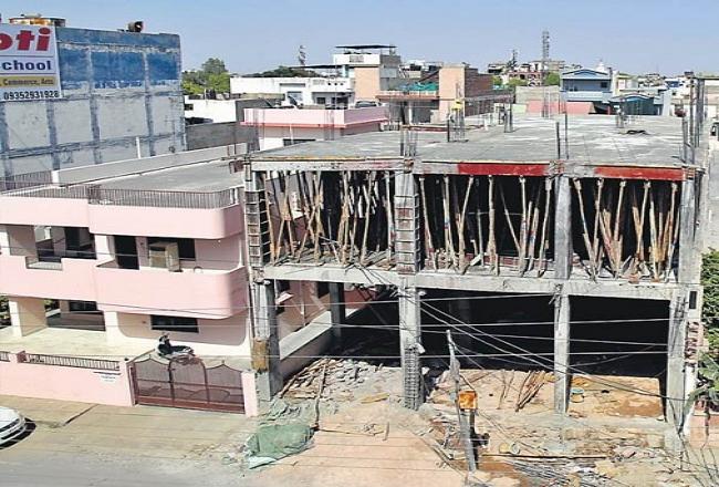 मेयर से लेकर कलेक्टर तक शिकायत, इसके बाद भी आसमान छू रहीं अवैध इमारतें