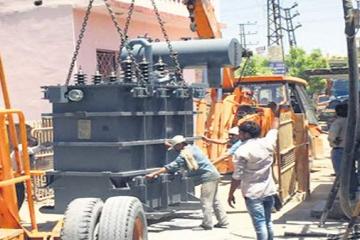 कुन्हाड़ी इलाके में आया जंबो ट्रांसफार्मर, ओवरलोड से मिलगी निजात