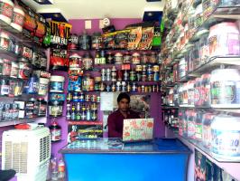 shop pose