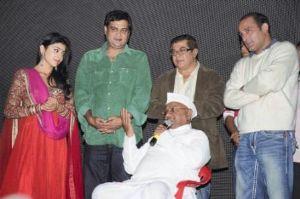 Anna’s 'slap' theory draws Cong, BJP fire