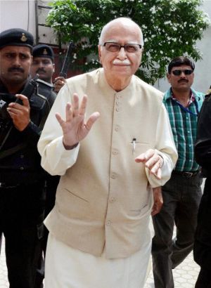 BJP woos Nitish for Advani yatra
