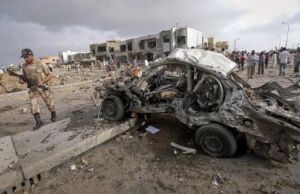 Bomber targets top Pakistani policeman, 8 killed