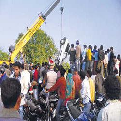 Dead compounder's car Found in canal