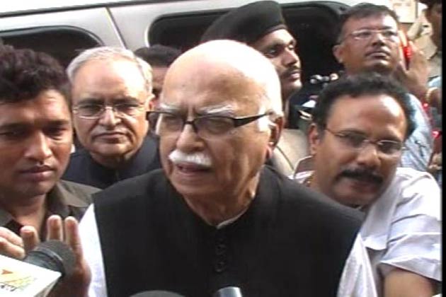 Govt protecting 'corrupt' ministers: Advani