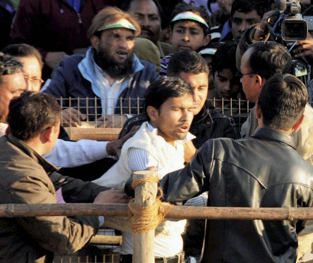 Let him throw more shoes: Rahul