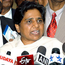 Mayawati catches Anna fever, asks tainted minister to quit