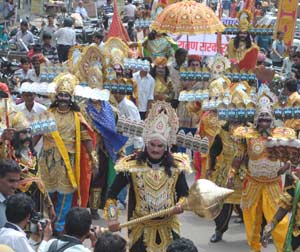 Ravana took to the streets singing Ramdhun