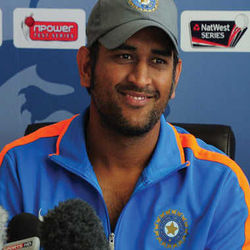 Sit out, Dhoni and Gambhir took charge of team