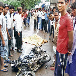 Truck  hit the bike, the death of MR